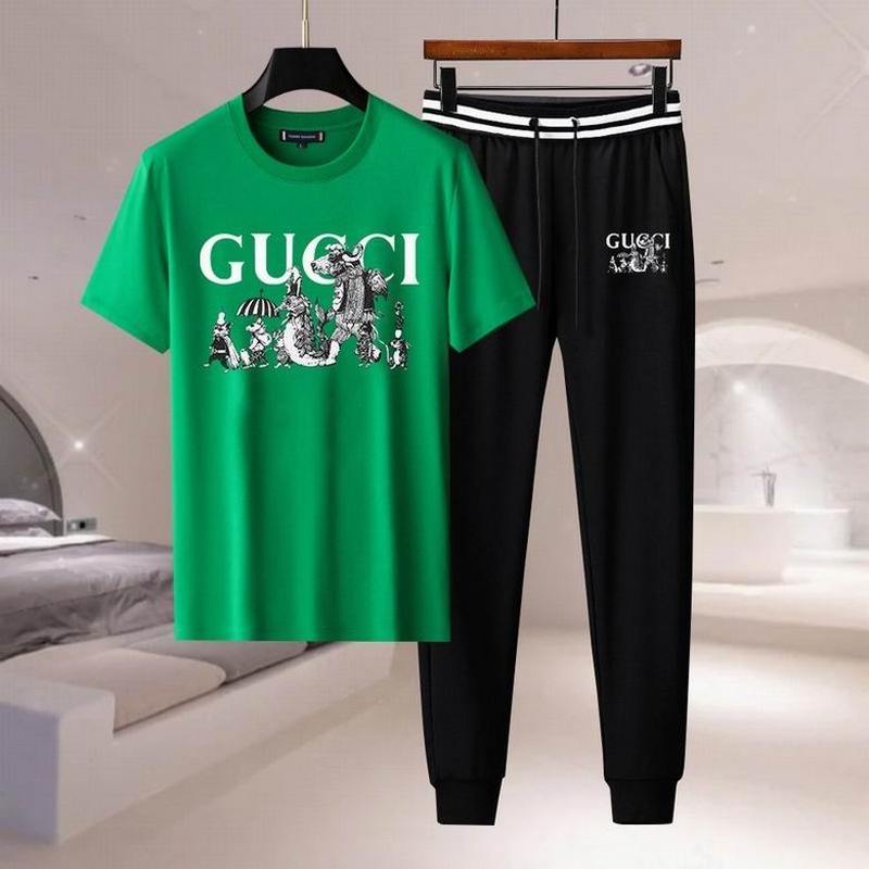 Gucci Men's Suits 610